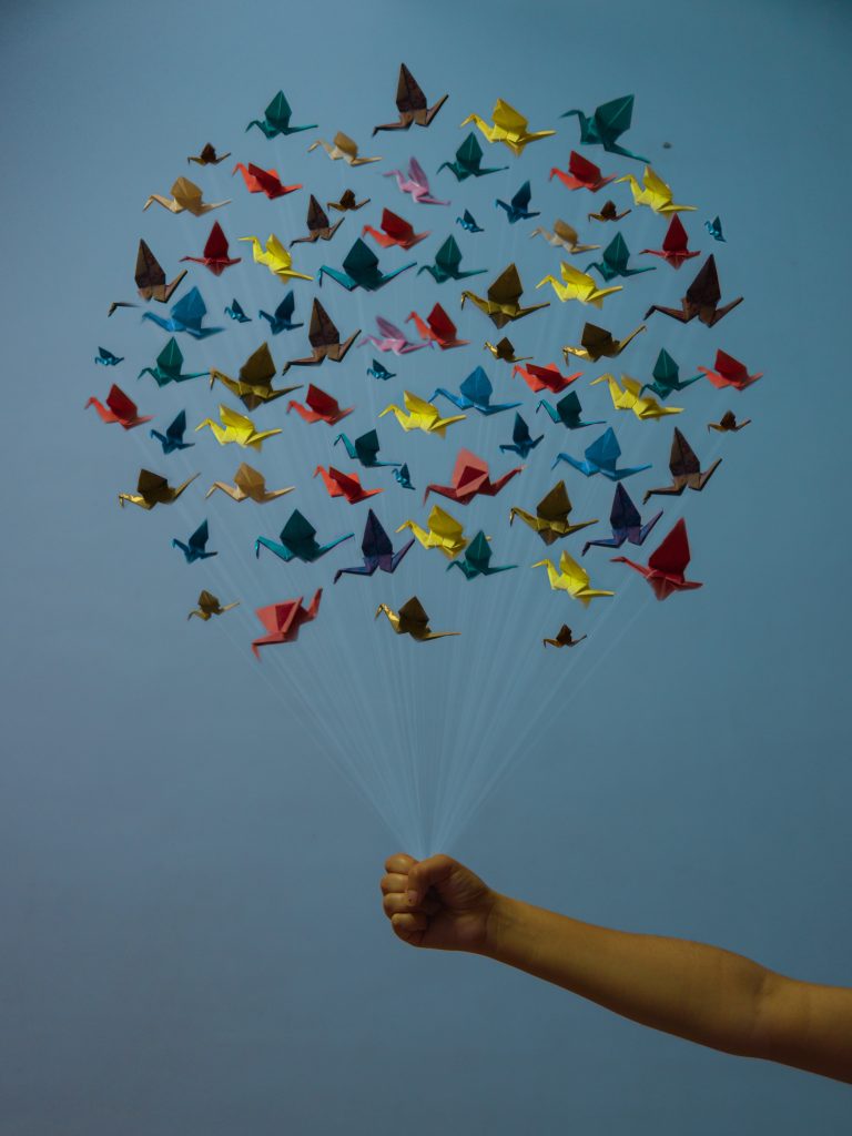 Origami Falter in der Luft